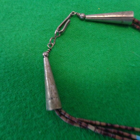 ZUNI VINTAGE TRIPLE STRANDS HAND CARVED ANIMAL FETISH NECKLACE - Picture 3 of 12